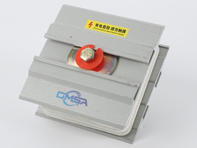 母线槽连接器